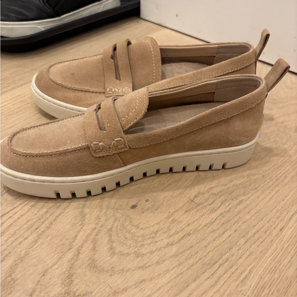 NWOT Vionic Loafers